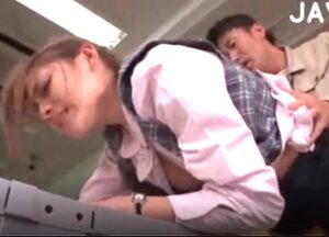 柚木ティナ｜オフィス強姦×ハーフ美女｜清掃員男に強姦されるハーフOL