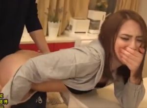 カノジョの女友だち×彼女の親友｜俺の自宅に遊びに来た彼女と、その親友。彼女にバレないようにハメ犯して・・・